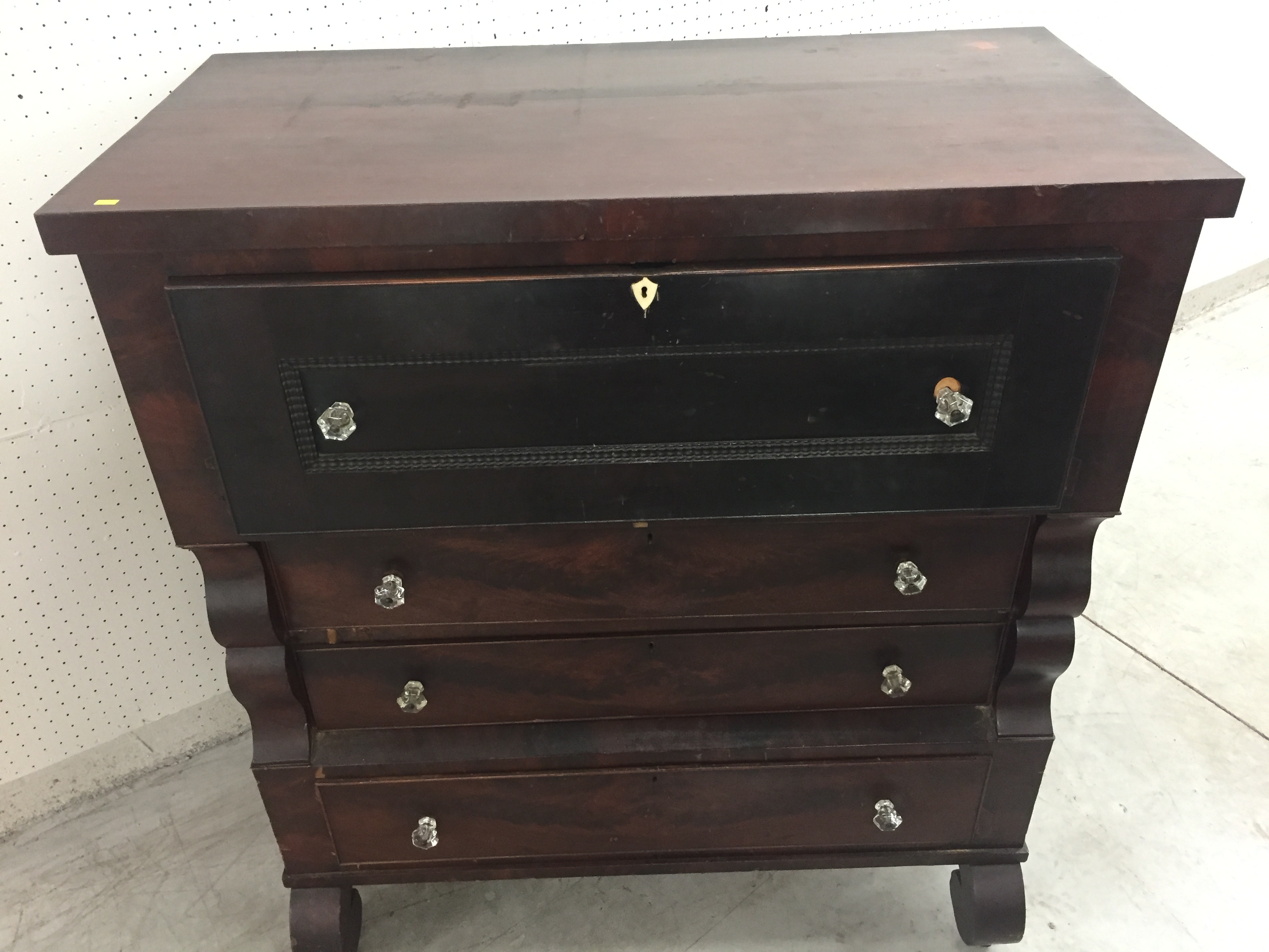 8/25/209/1/20 Online Furniture Auction Hess Auction Group