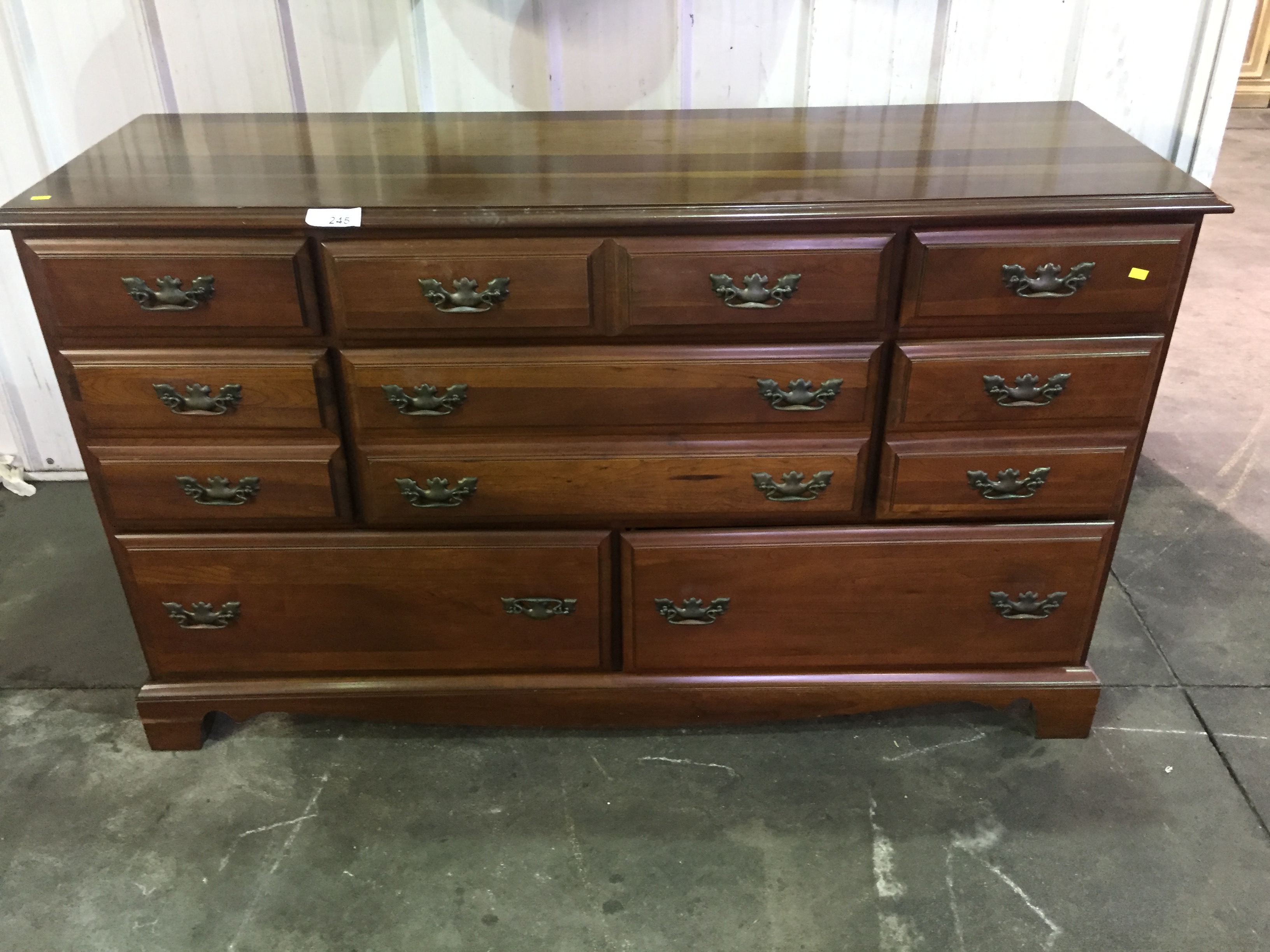 11/16/2011/23/20 Online Furniture Auction Hess Auction Group