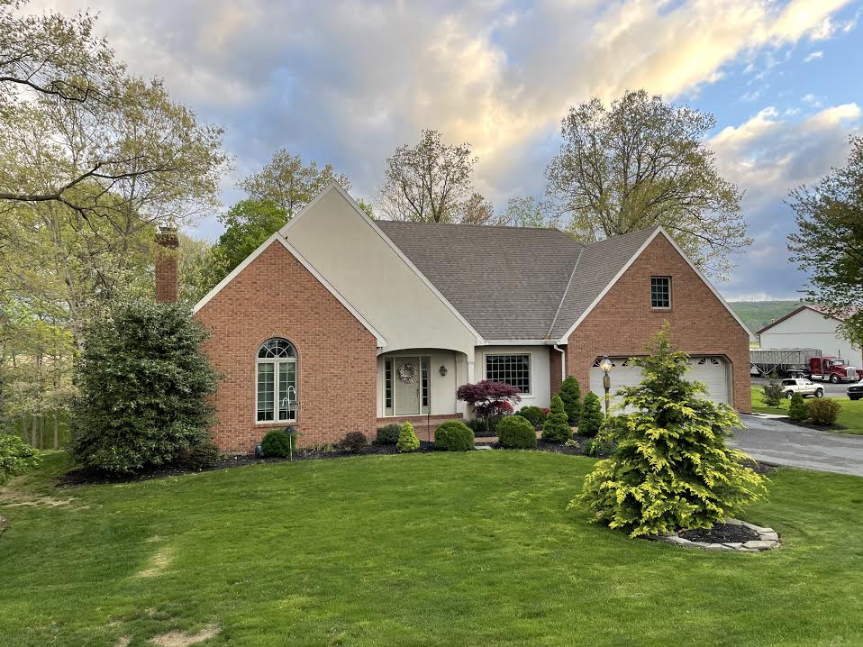 4BEDROOM MANHEIM HOME ON 1.67 ACRE LOT Hess Auction Group