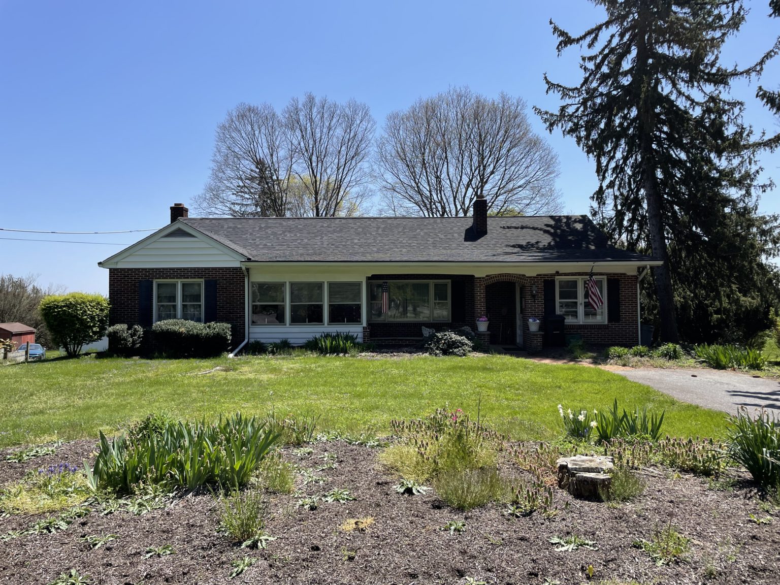 PENN MANOR BRICK RANCH HOME ON LARGE LOT W/ FARMLAND VIEWS Hess Auction Group