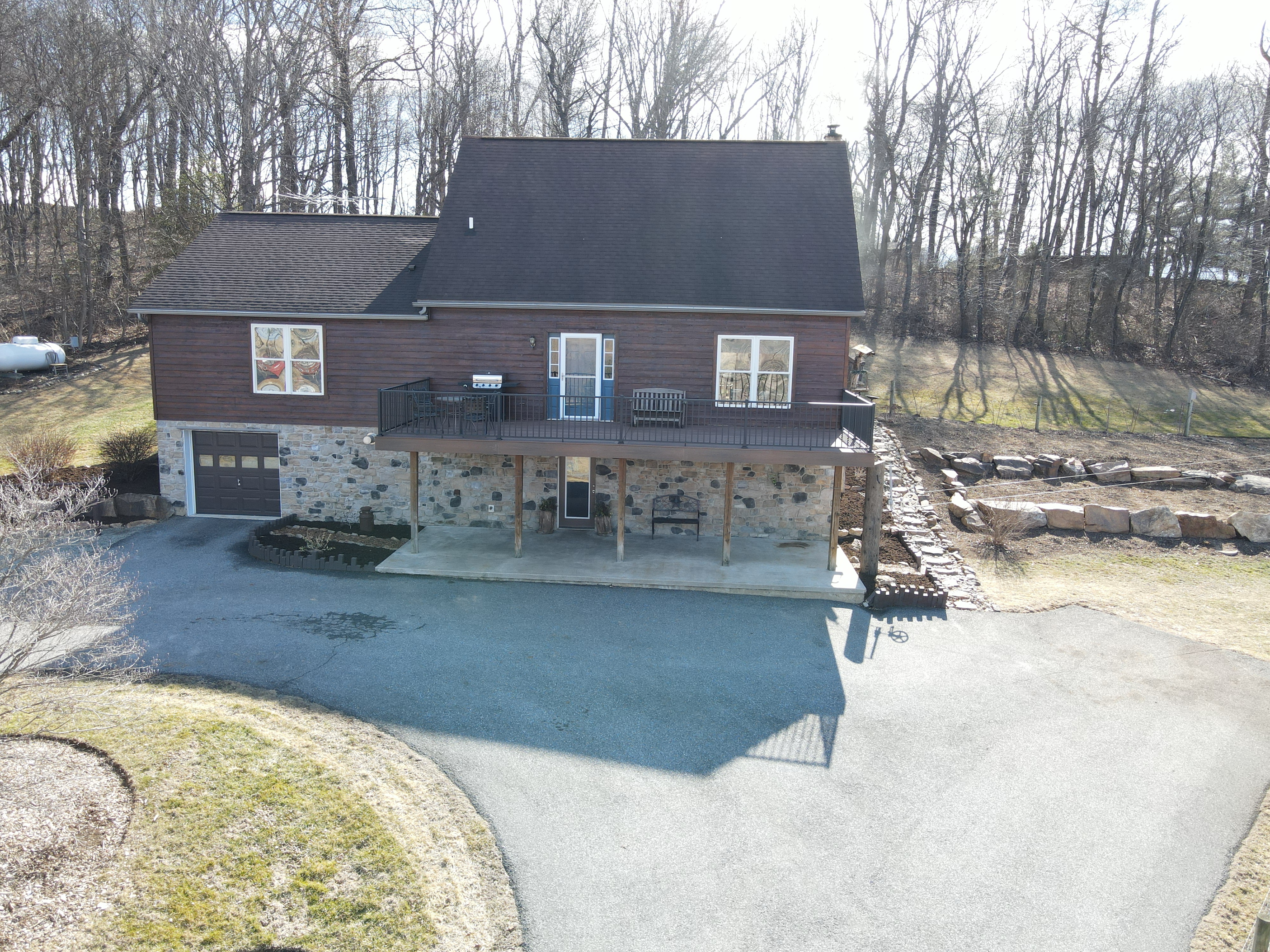 3.8 ACRE COUNTRY PROPERTY W/ SHOP/BARN & FENCED PASTURE