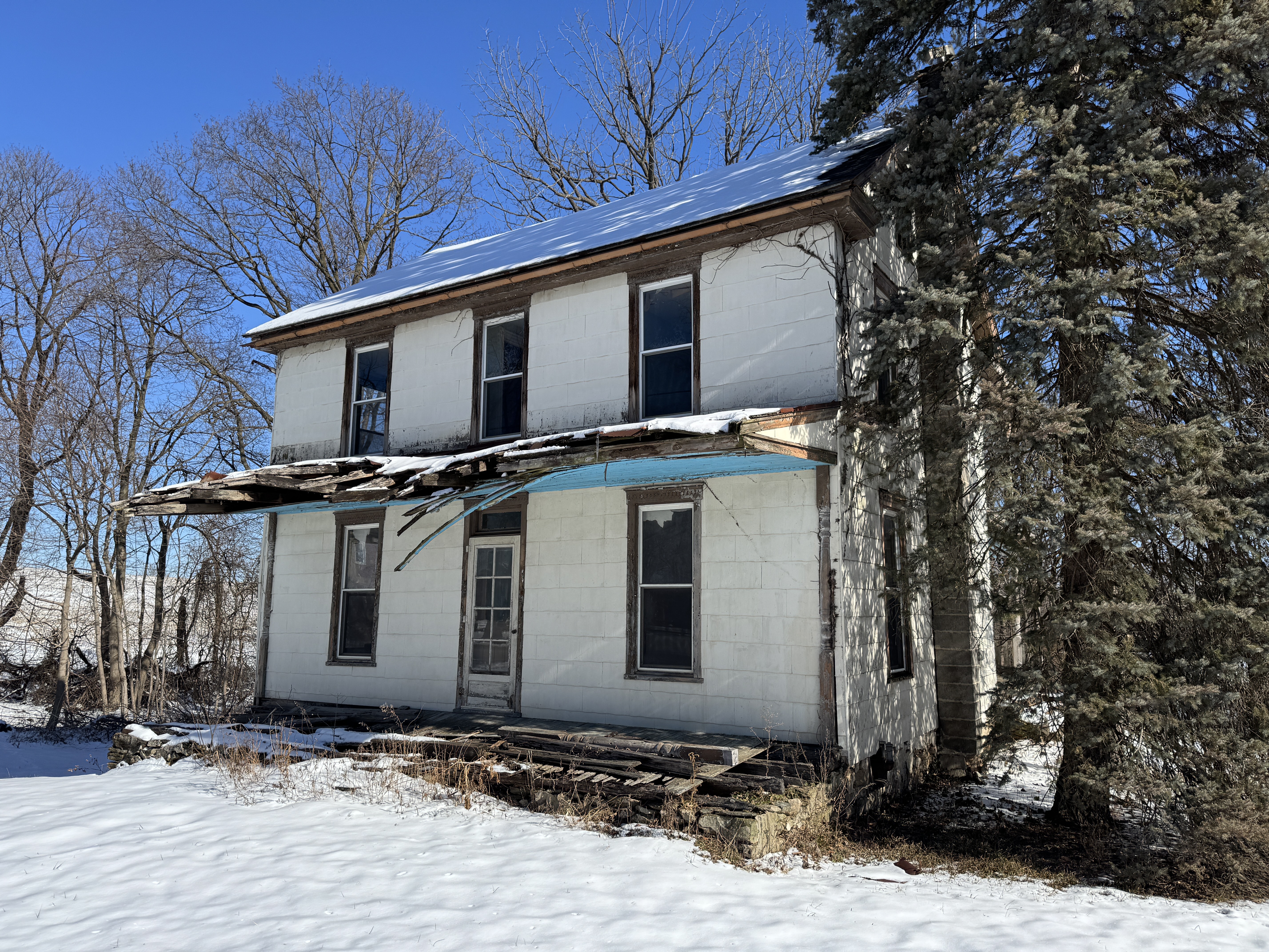 COUNTRY INVESTMENT PROPERTY ON LARGE LOT