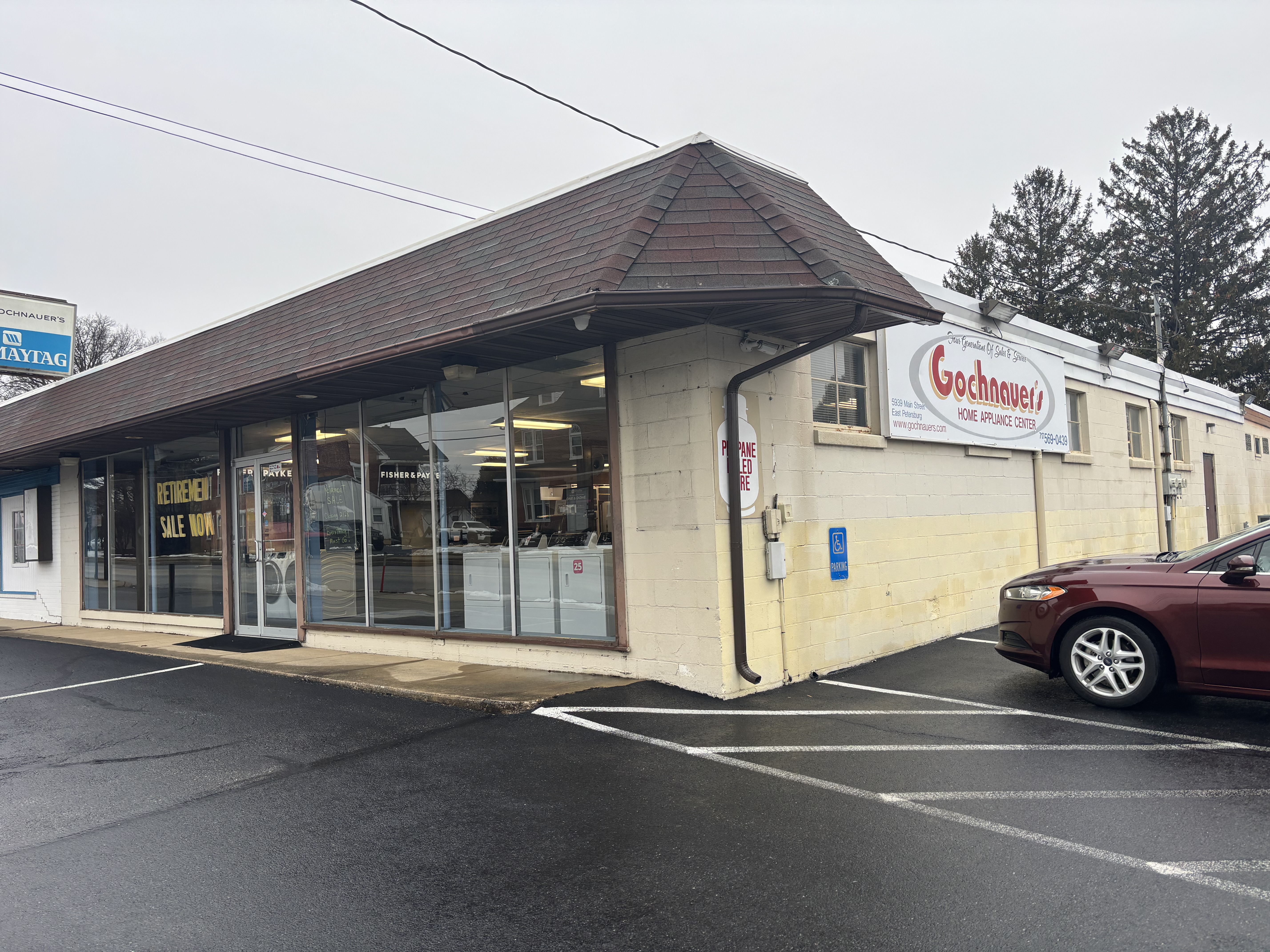 TWO PARCELS: 12,000+ SQ. FT. EAST PETERSBURG COMMERCIAL BUILDING & RESTAURANT