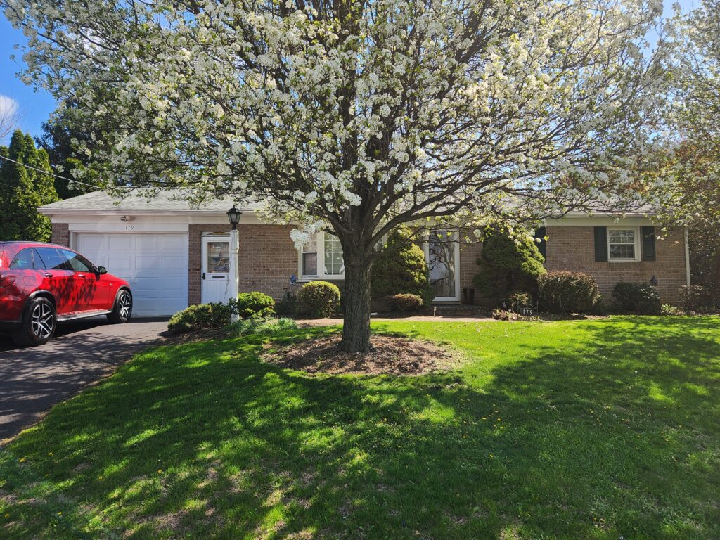 4 BEDROOM RANCH HOME - Hess Auction Group