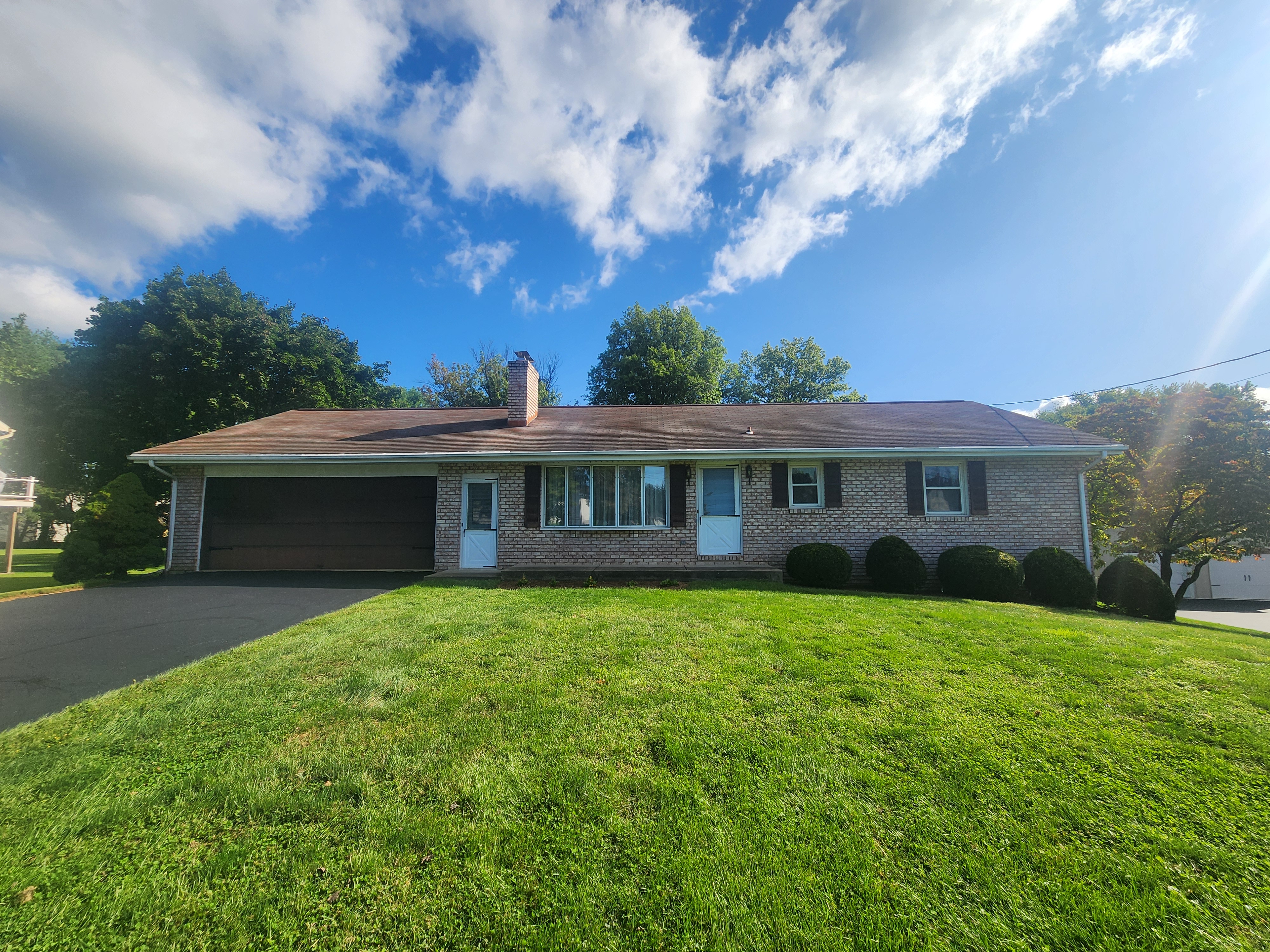 HEMPFIELD RANCH HOME WITH OVERSIZED TWO-CAR GARAGE